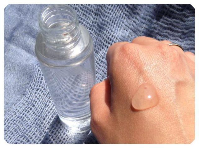 Комплекс микроэлементов и витаминов питающих кожу, улучшающих текстуру, также содержатся в геле-активаторе и интенсивной сыворотке
