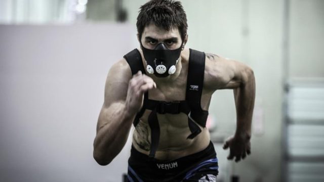 Тренировочная маска для бега и спорта Elevation Training Mask