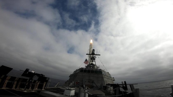  Американский литоральный корабль USS Savannah впервые запустил ракетный перехватчик Standard Missile 6, который может атаковать воздушные и наземные цели 
