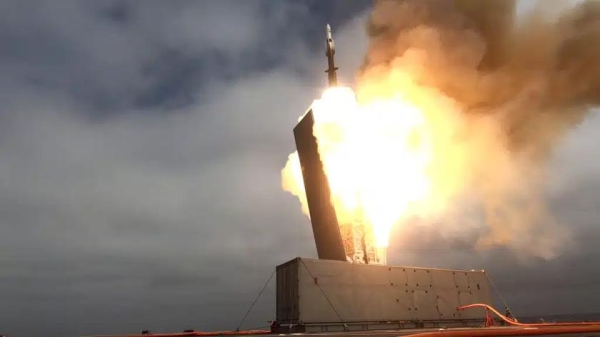  Американский литоральный корабль USS Savannah впервые запустил ракетный перехватчик Standard Missile 6, который может атаковать воздушные и наземные цели 