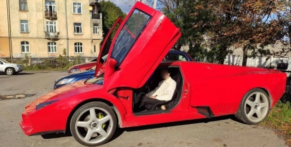 В Украине обнаружен самодельный суперкар Lamborghini Reventon (фото)