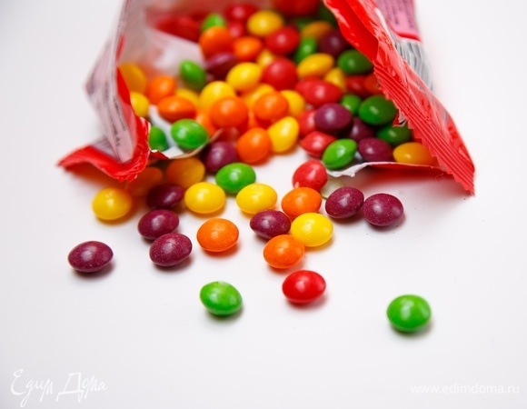 Популярные конфеты оказались источниками опасных токсинов — врачи требуют разбирательств 
