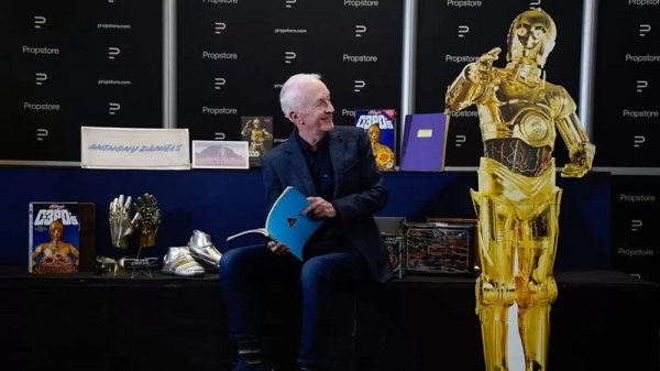  Голова C-3PO из киносаги Star Wars продана на аукционе за $843 тысяч. Актер Энтони Дэниелс, который исполнил роль дроида, расстался с коллекцией культового реквизита 