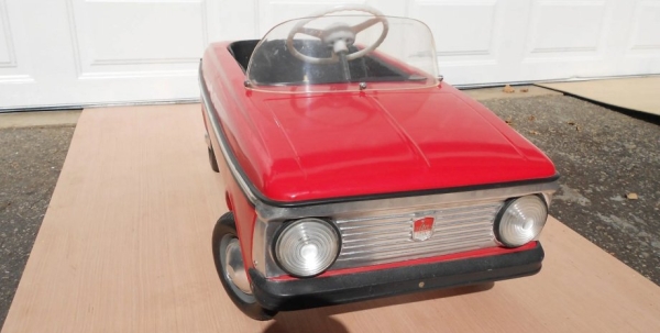 В США на продажу выставили раритетный детский автомобиль родом из СССР (фото)