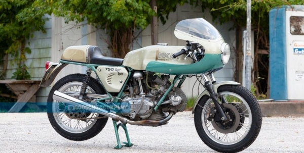 Старый мотоцикл 70-х ушел с молотка по цене нового "Гелендвагена" (видео)