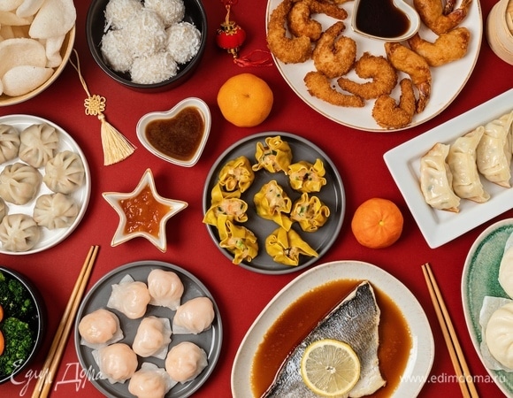 «Лапша долголетия» и пельмени с деньгами: что едят в Китае на Новый год? 