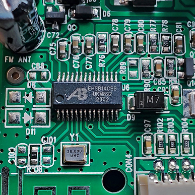 Обзор винилового проигрывателя Lenco LS-440BUBG со встроенной акустикой и функцией передачи звука по Bluetooth