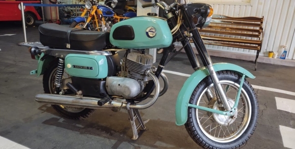 В Украине обнаружили классический мотоцикл 1980 года без пробега (видео)