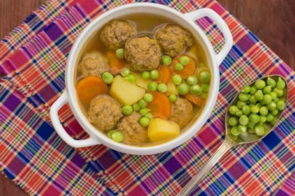 Суп из гороха и овощей с фрикадельками