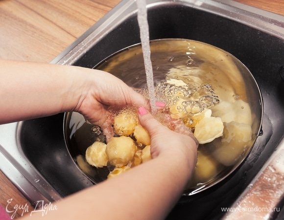Как быстро почистить картошку без ножа: идеальный лайфхак для кухни 