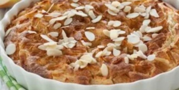 Рецепты к Рождественскому посту: ароматный яблочный пирог с орехами и сухофруктами